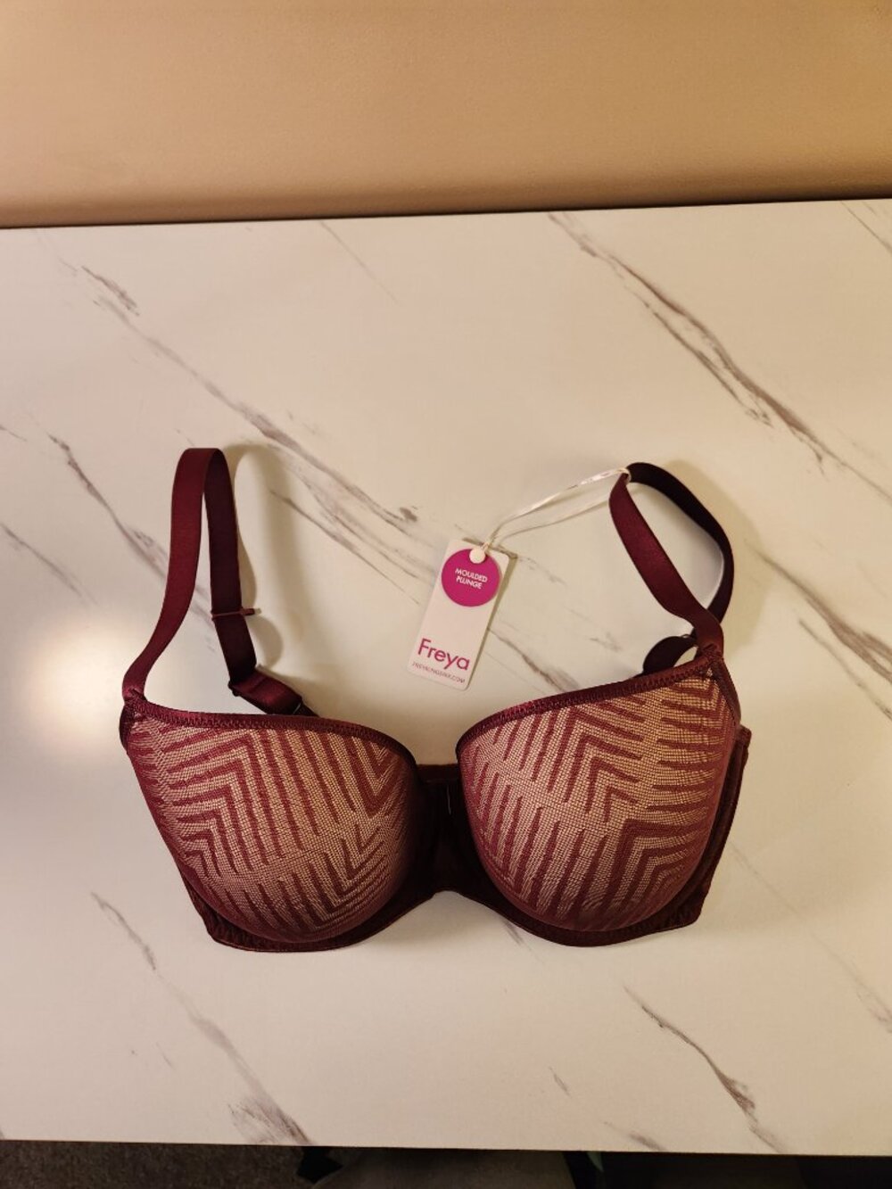 Freya Bra NWT - Size US 32I - Tailored Underwire Molded Plunge T-Shirt Bra